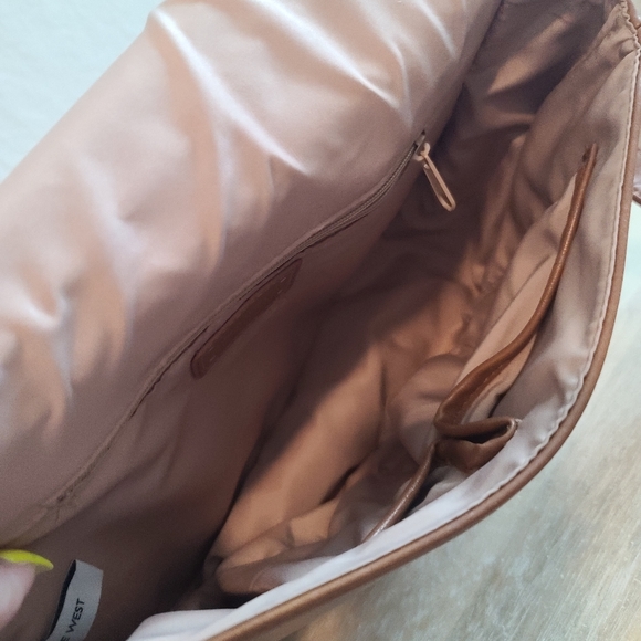Nine West medium crossbody - Picture 4 of 4